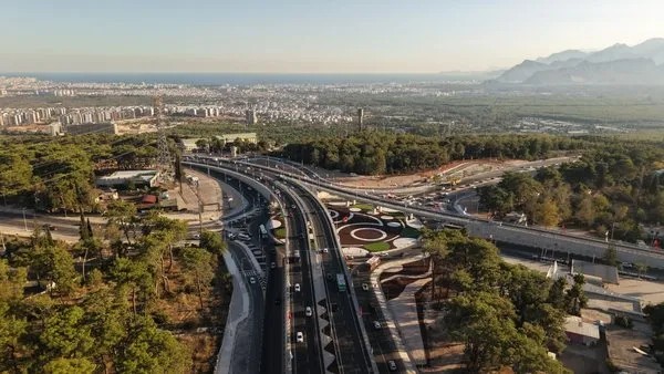 Antalya'da ulaşımı rahatlatacak yenilik! Bakan Uraloğlu açıkladı